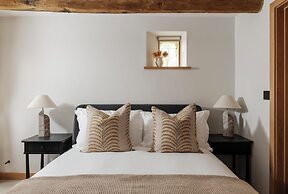 Lower Walreddon Barn