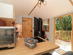 The Foxes Den Shepherds Hut