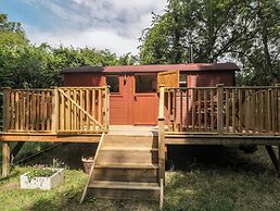 The Foxes Den Shepherds Hut