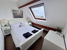 220 Cae Du