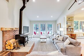 3 Mi to Old Mill District: Family Retreat w/ Yard