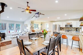 3 Mi to Old Mill District: Family Retreat w/ Yard