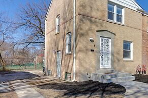 2 Mi to Calumet Park & Beach: Windy City Escape!