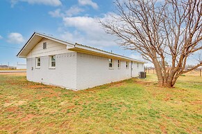 Near Hunting Grounds: Quiet Home in Aspermont!