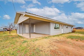 Near Hunting Grounds: Quiet Home in Aspermont!