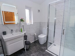 49 Waddington Road
