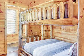 2 Mi to Dtwn Gatlinburg: Mountain Cabin w/ Hot Tub