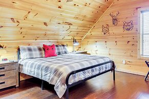 2 Mi to Dtwn Gatlinburg: Mountain Cabin w/ Hot Tub