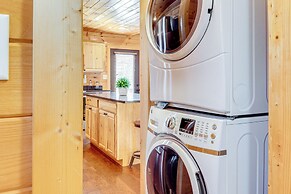 2 Mi to Dtwn Gatlinburg: Mountain Cabin w/ Hot Tub