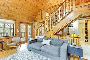 Secluded Mtn-view Cabin w/ Fireplaces in Murphy!