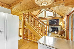 Secluded Mtn-view Cabin w/ Fireplaces in Murphy!