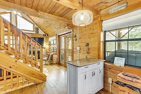 Secluded Mtn-view Cabin w/ Fireplaces in Murphy!