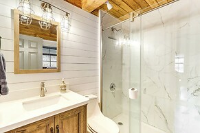 Secluded Mtn-view Cabin w/ Fireplaces in Murphy!