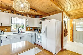 Secluded Mtn-view Cabin w/ Fireplaces in Murphy!