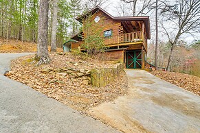 Secluded Mtn-view Cabin w/ Fireplaces in Murphy!