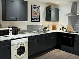 Modern 1-bed Apartment - Sleeps 4 & Central Links