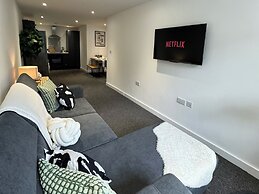 Modern 1-bed Apartment - Sleeps 4 & Central Links