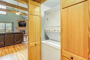 Pet-friendly Cabin w/ Hot Tub in North Carolina!