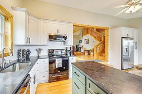 Pet-friendly Cabin w/ Hot Tub in North Carolina!