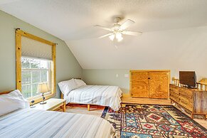 Pet-friendly Cabin w/ Hot Tub in North Carolina!