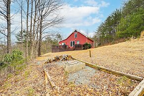 Pet-friendly Cabin w/ Hot Tub in North Carolina!
