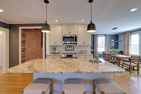3 Mi to Dtwn Greer: Mountain-view Home!