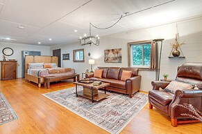 3 Mi to Dtwn Greer: Mountain-view Home!