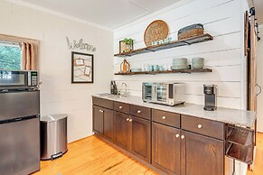 3 Mi to Dtwn Greer: Mountain-view Home!