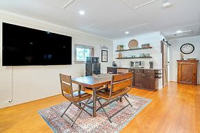 3 Mi to Dtwn Greer: Mountain-view Home!