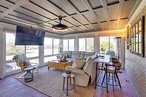 3 Mi to Dtwn Greer: Mountain-view Home!