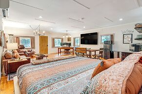 3 Mi to Dtwn Greer: Mountain-view Home!