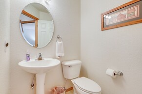 Hot Tub at Townhome on 8th Green in Redmond