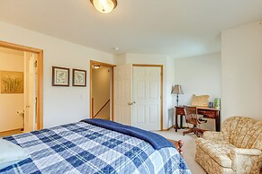 Hot Tub at Townhome on 8th Green in Redmond