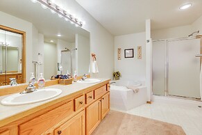 Hot Tub at Townhome on 8th Green in Redmond