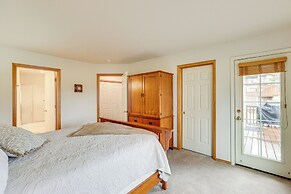 Hot Tub at Townhome on 8th Green in Redmond