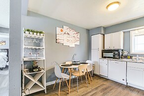 11 Mi to Kincaid Park: Convenient + Cozy Apt!