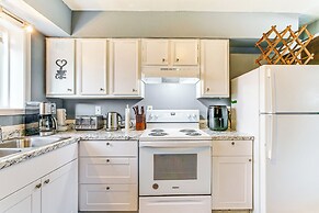 11 Mi to Kincaid Park: Convenient + Cozy Apt!