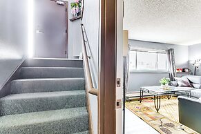 11 Mi to Kincaid Park: Convenient + Cozy Apt!