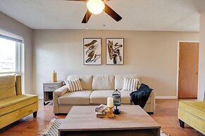 3 Mi to Dtwn Denton: Getaway w/ Furnished Patio!
