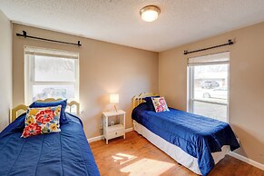 3 Mi to Dtwn Denton: Getaway w/ Furnished Patio!