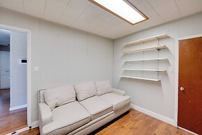 3 Mi to Dtwn Denton: Getaway w/ Furnished Patio!