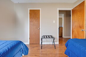 3 Mi to Dtwn Denton: Getaway w/ Furnished Patio!