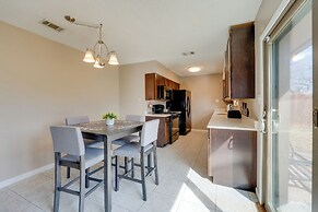 3 Mi to Dtwn Denton: Getaway w/ Furnished Patio!