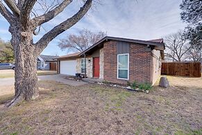 3 Mi to Dtwn Denton: Getaway w/ Furnished Patio!