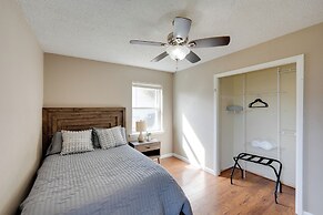 3 Mi to Dtwn Denton: Getaway w/ Furnished Patio!