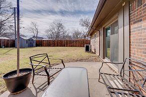 3 Mi to Dtwn Denton: Getaway w/ Furnished Patio!