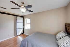 3 Mi to Dtwn Denton: Getaway w/ Furnished Patio!