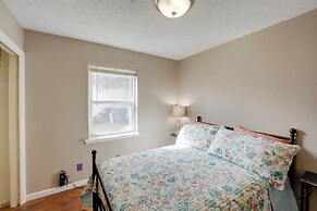 3 Mi to Dtwn Denton: Getaway w/ Furnished Patio!