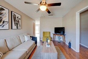3 Mi to Dtwn Denton: Getaway w/ Furnished Patio!