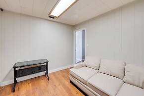 3 Mi to Dtwn Denton: Getaway w/ Furnished Patio!